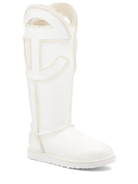 Ugg X Telfar: 10mm Telfar Tall crinkle patent boots - Beyaz - women_1 | Luisa Via Roma