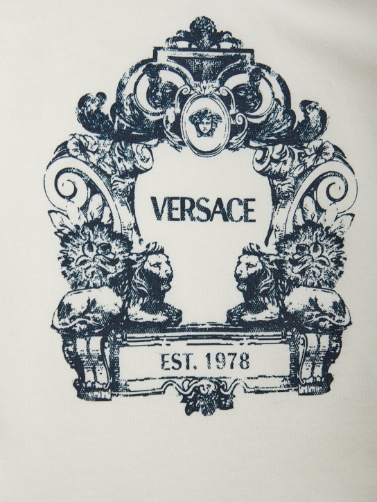 Versace: 프린트 로고 코튼 저지 티셔츠 - 화이트/네이비 - kids-boys_1 | Luisa Via Roma