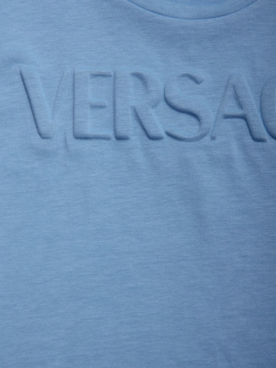Versace: Camiseta de jersey de algodón con logo - Azul Claro - kids-boys_1 | Luisa Via Roma