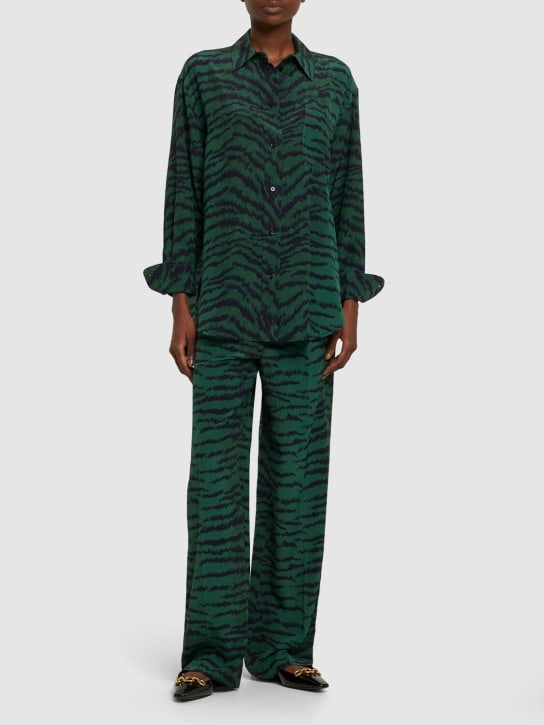 Victoria Beckham: Camisa de pijama de seda estampada - Verde/Multi - women_1 | Luisa Via Roma