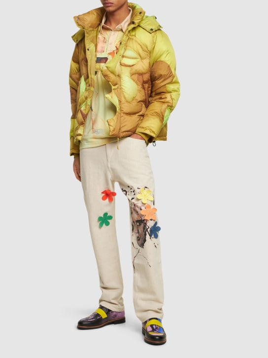 KidSuper Studios: Chaqueta de plumas con capucha y estampado - Oro/Multicolor - men_1 | Luisa Via Roma