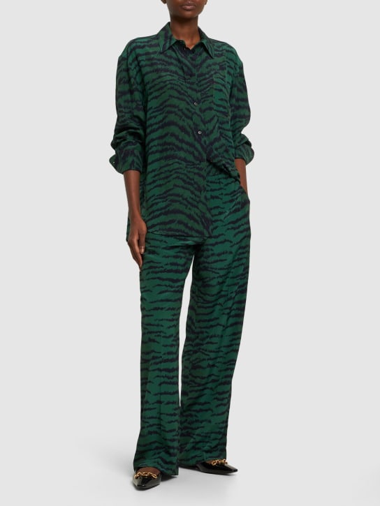 Victoria Beckham: Pantalones de pijama de seda - Verde/Multi - women_1 | Luisa Via Roma