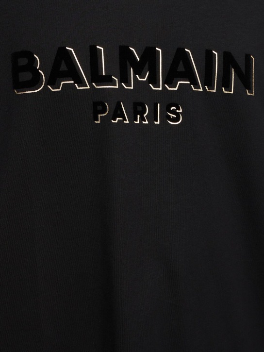 Balmain: Flocked & foiled logo t-shirt - men_3 | Luisa Via Roma