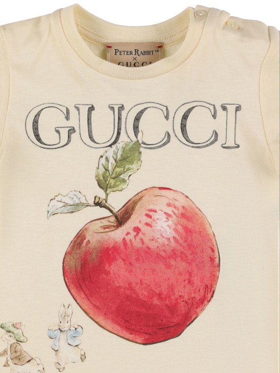 Gucci: T-shirt Peter Rabbit x Gucci in cotone - Sunkissed/Red - kids-girls_1 | Luisa Via Roma