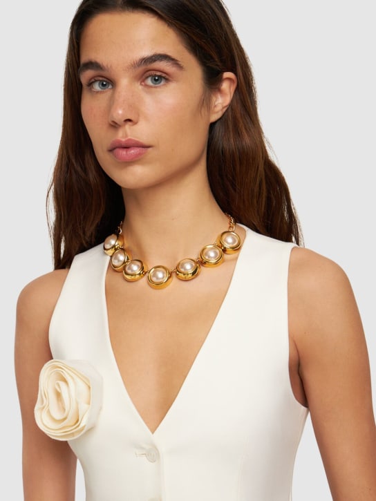 Alessandra Rich: Halskette mit runden Kunstperlen - Gold/Weiß - women_1 | Luisa Via Roma