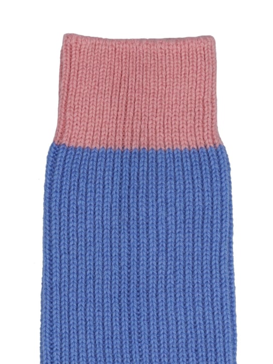 Guest In Residence: The soft cashmere socks - Blue/Pink - women_1 | Luisa Via Roma