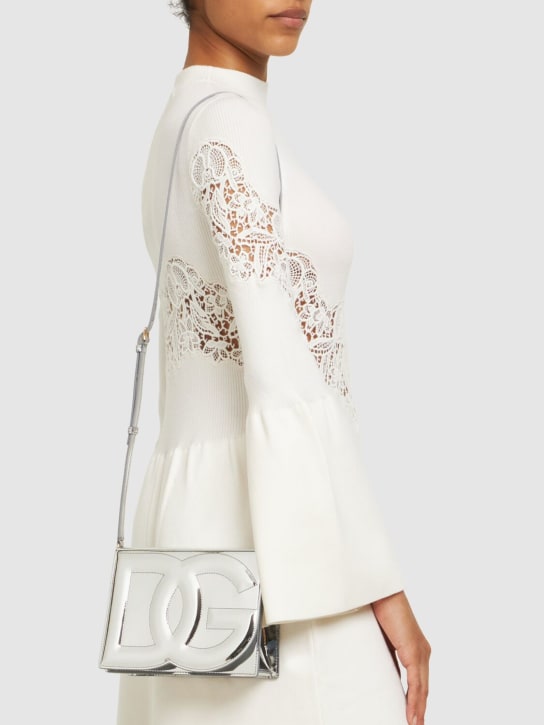 Dolce&Gabbana: Bolso de hombro laminado con logo - Plata - women_1 | Luisa Via Roma