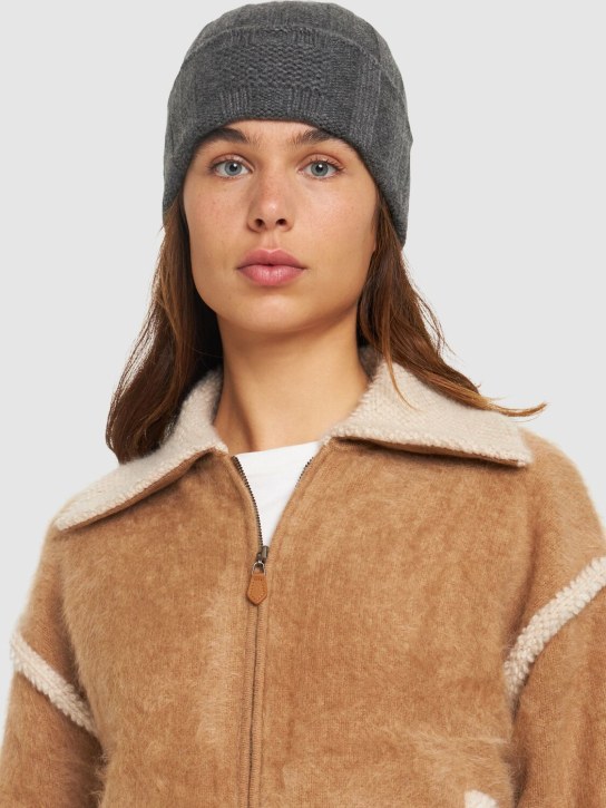 Guest In Residence: The rib cashmere hat - Gri - women_1 | Luisa Via Roma