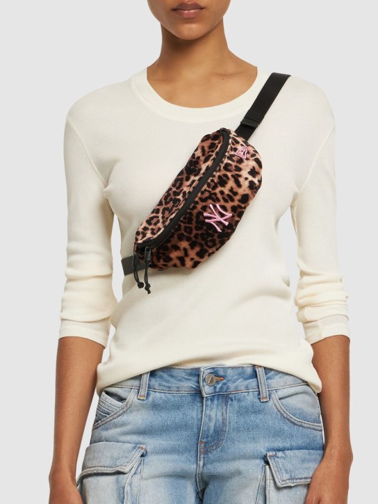 New Era: NY Yankees leopard velour belt bag - women_1 | Luisa Via Roma