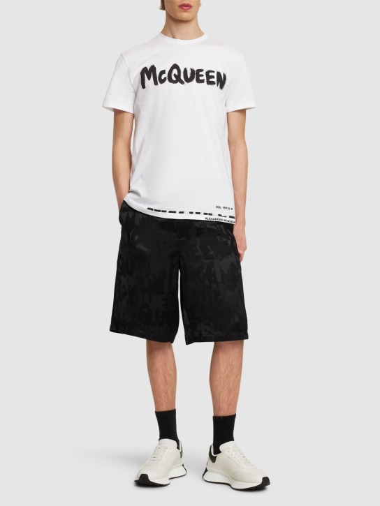 Alexander McQueen: Logo印花棉质平纹针织T恤 - 白色 - men_1 | Luisa Via Roma
