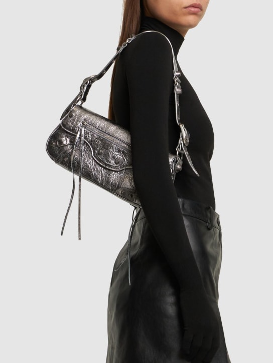 Balenciaga: Kleine Schultertasche aus Leder "Le Cagole Sling" - Silber - women_1 | Luisa Via Roma