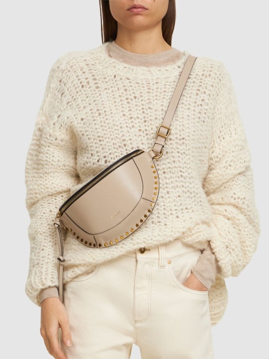Isabel Marant: Skano grainy leather belt bag - Açık Bej - women_1 | Luisa Via Roma