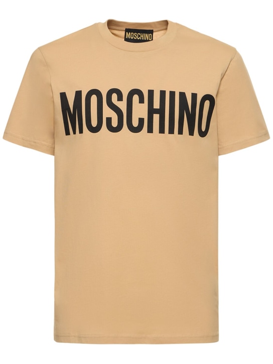 Moschino: Logo印花有机棉平纹针织T恤 - 米黄色 - men_0 | Luisa Via Roma