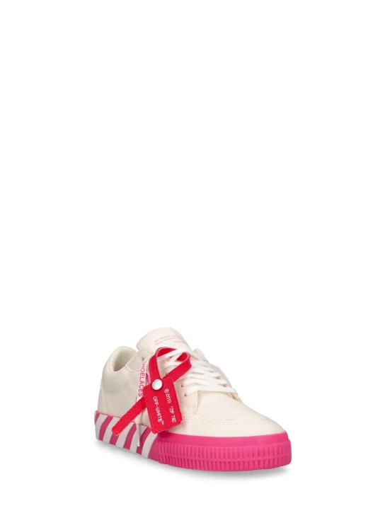 Off-White: Sneakers à lacets en coton vulcanisé - Blanc/Fuchsia - kids-girls_1 | Luisa Via Roma