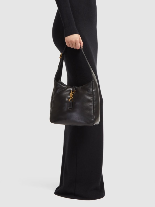 Saint Laurent: Small Le 5 à 7 leather shoulder bag - Siyah - women_1 | Luisa Via Roma