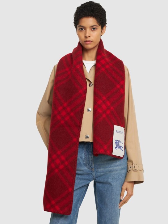 Burberry: Check wool scarf w/ logo - Ripple - women_1 | Luisa Via Roma