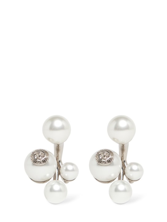 Versace: Pendants d'oreilles en fausses perles - Blanc/Argent - women_0 | Luisa Via Roma