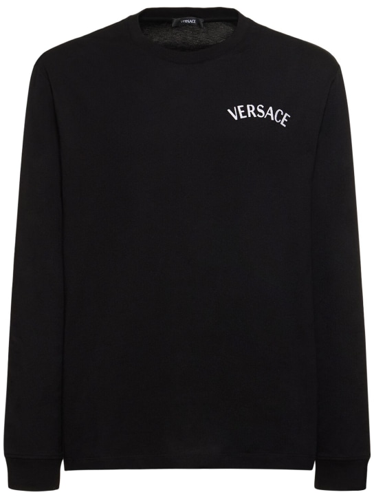 Versace: Langärmeliges T-Shirt aus Baumwolle mit Logodruck - Schwarz - men_0 | Luisa Via Roma