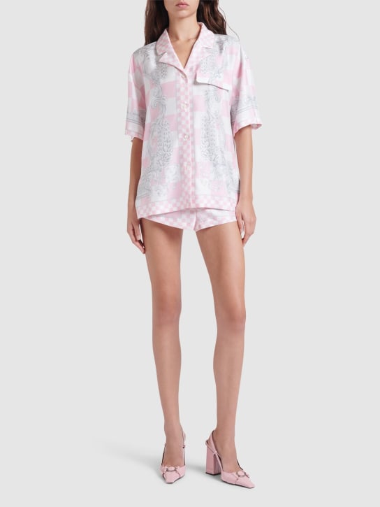 Versace: Shorts aus Seidentwill mit Druck - Pink/Multi - women_1 | Luisa Via Roma