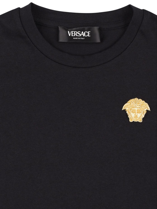 Versace: T-shirt Medusa in jersey di cotone con ricamo - Nero/Oro - kids-boys_1 | Luisa Via Roma