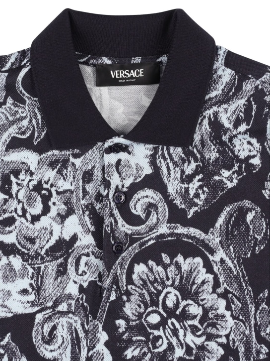 Versace: Baroque印花棉质珠地网眼布POLO衫 - 海军蓝 - kids-boys_1 | Luisa Via Roma