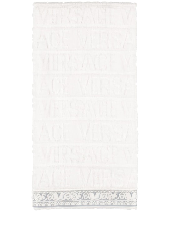 Versace: I Heart Baroque bath towel - Beyaz - ecraft_0 | Luisa Via Roma