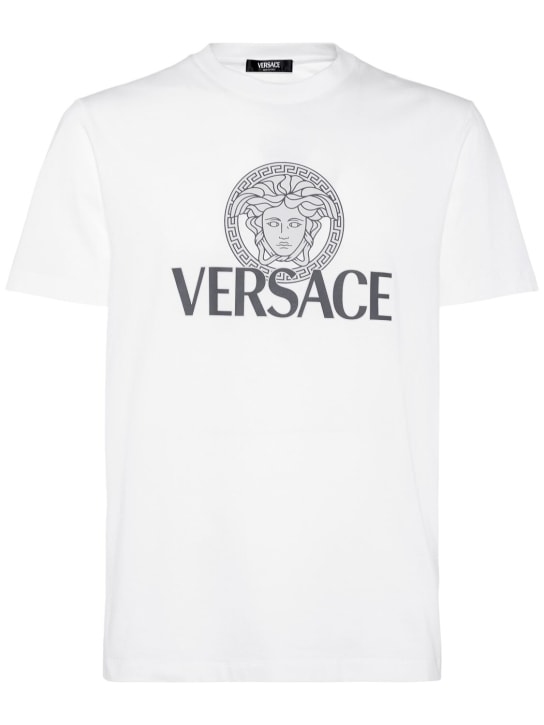 Versace: T-Shirt aus Baumwolljersey mit Logo „Versace“ - Optical W - men_0 | Luisa Via Roma
