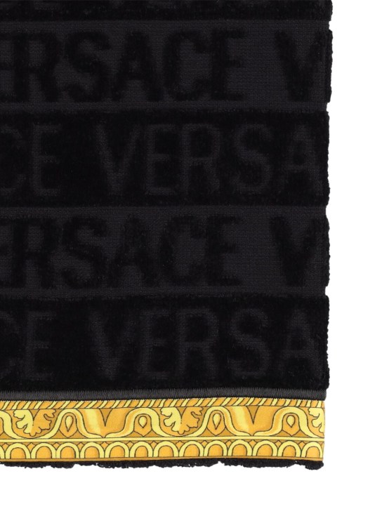 Versace: I Heart Baroque bath towel - Black - ecraft_1 | Luisa Via Roma