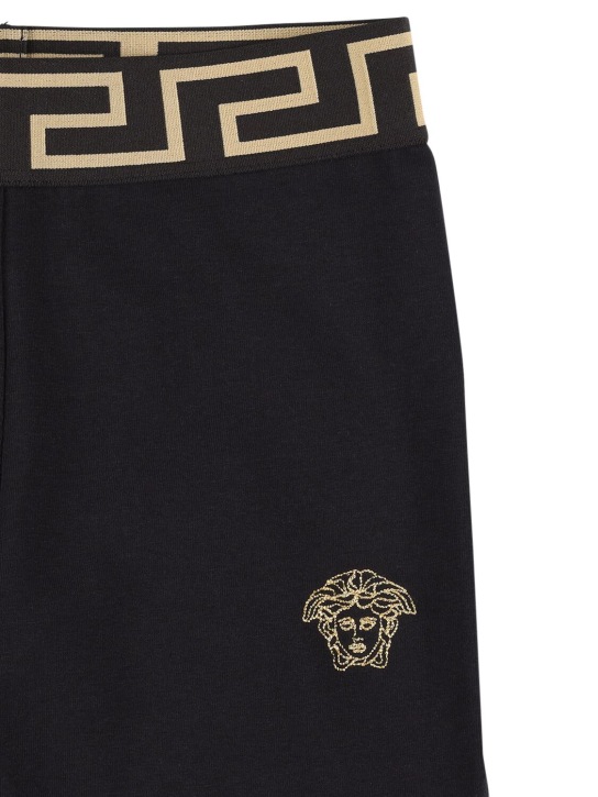 Versace: Leggings in jersey di cotone con ricamo - Nero/Oro - kids-girls_1 | Luisa Via Roma