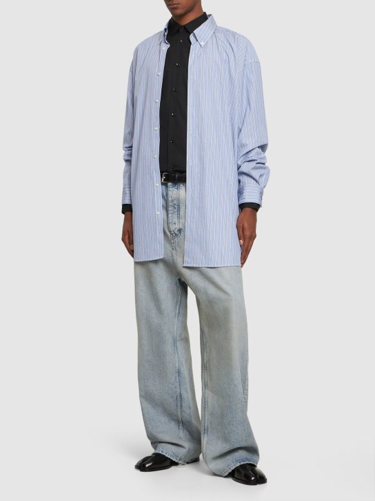 Maison Margiela: Camicia oversize in cotone - Blu A Righe - men_1 | Luisa Via Roma