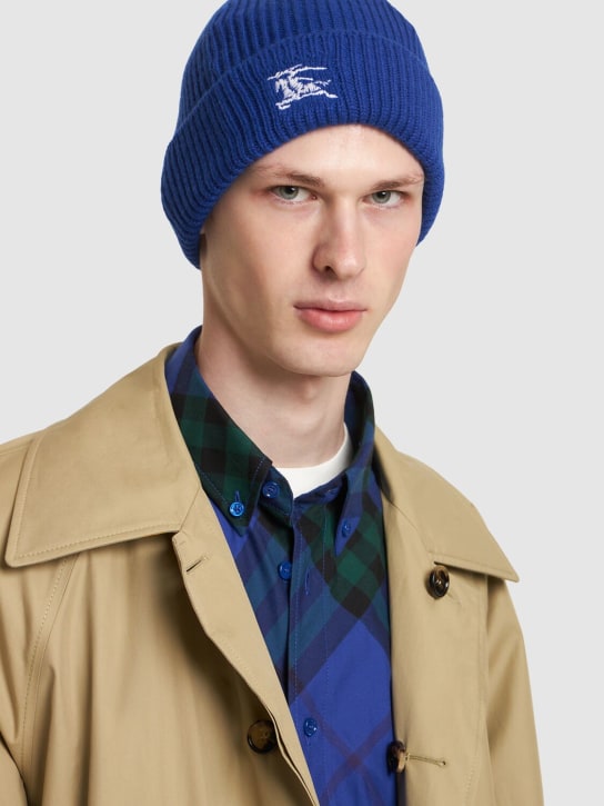 Burberry: Gorro beanie de cashmere con logo - Knight - men_1 | Luisa Via Roma