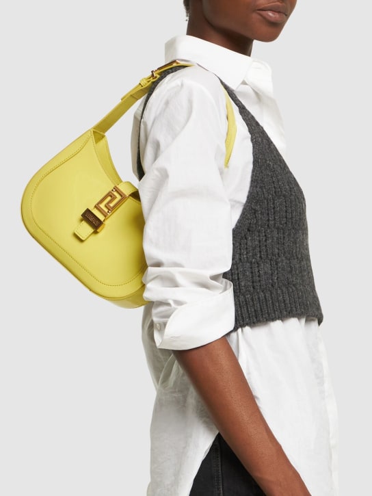 Versace: Petit sac hobo en cuir - Yellow Patent - women_1 | Luisa Via Roma