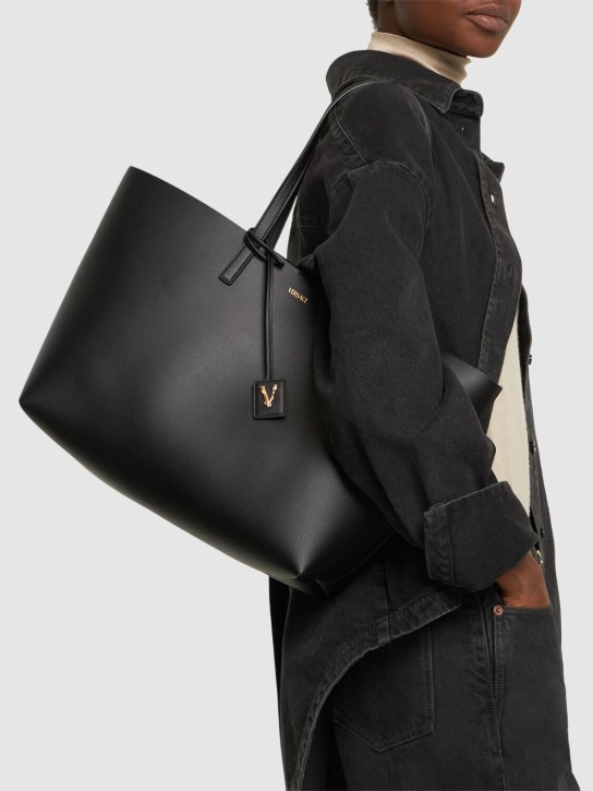 Versace: 皮革托特包 - 黑色 - women_1 | Luisa Via Roma