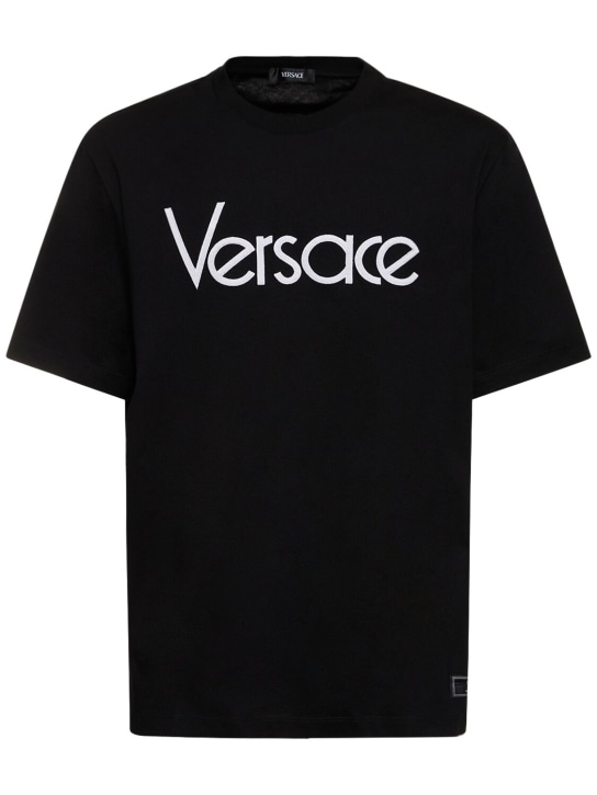 Versace: Camiseta de algodón con logo estampado - Negro - men_0 | Luisa Via Roma
