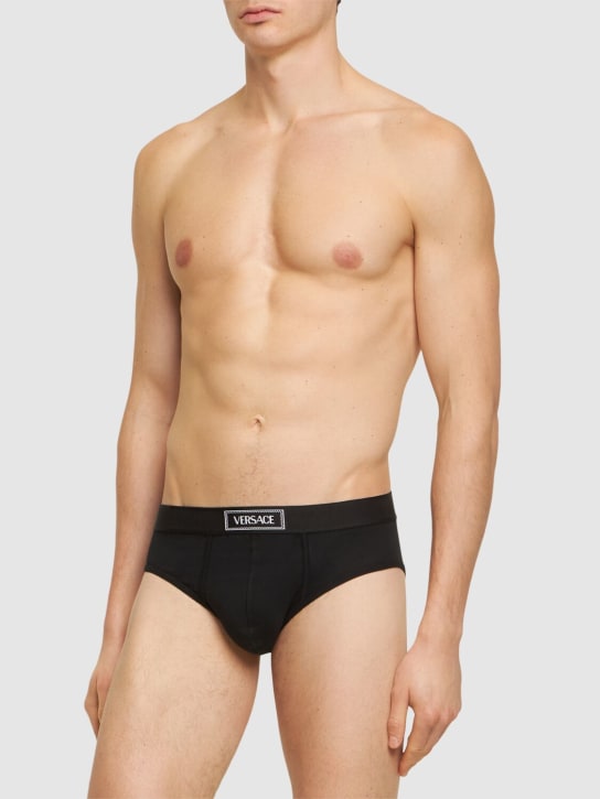 Versace Underwear: Calzonzillos slip de jersey de algodón con logo - Negro - men_1 | Luisa Via Roma