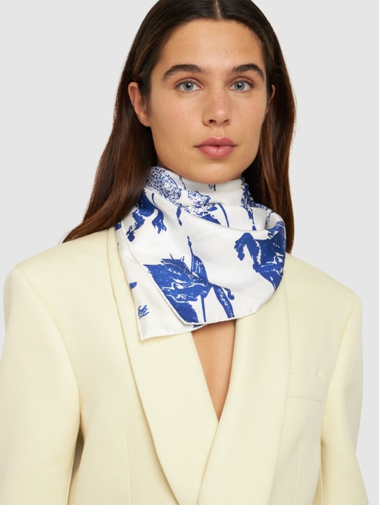 Burberry: Printed silk scarf - Knight - women_1 | Luisa Via Roma