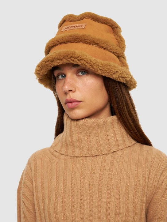Jacquemus: Le Bob Doux bucket hat - Camel - women_1 | Luisa Via Roma