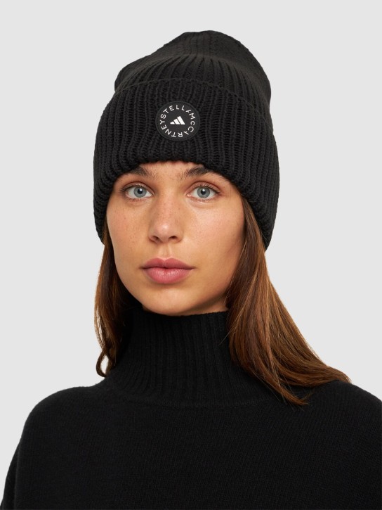 adidas By Stella McCartney: AMSC beanie - women_1 | Luisa Via Roma
