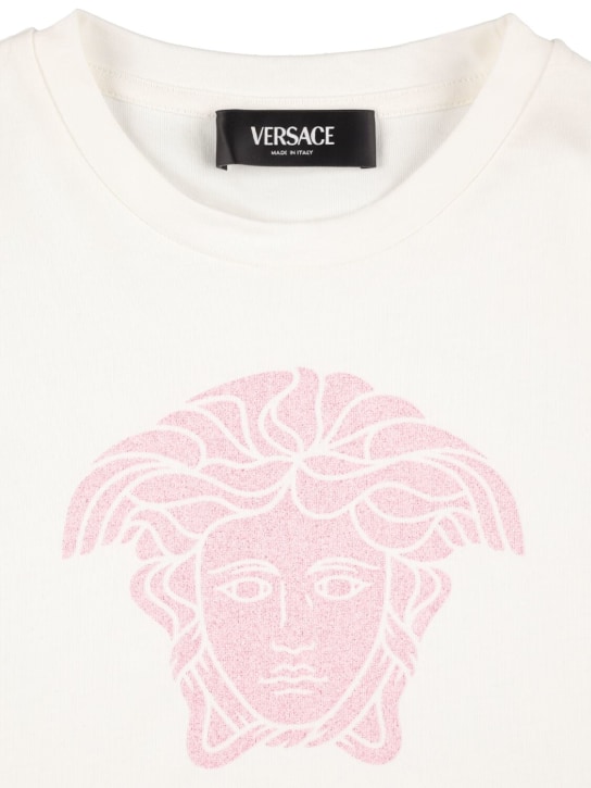 Versace: T-shirt en jersey de coton à logo pailleté - Blanc/Rose - kids-girls_1 | Luisa Via Roma