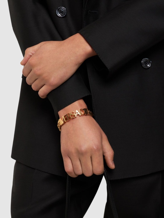 Versace: Metal logo bracelet - Altın Rengi - men_1 | Luisa Via Roma