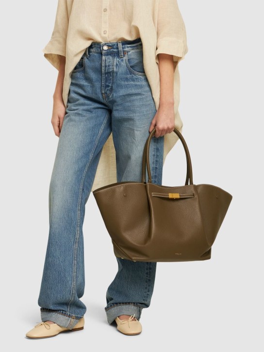 DeMellier: New York grain leather tote bag - Olive Green - women_1 | Luisa Via Roma