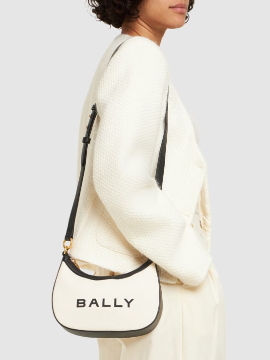 Bally: Bar Ellipse 로고 캔버스 숄더백 - 네츄럴/블랙 - women_1 | Luisa Via Roma