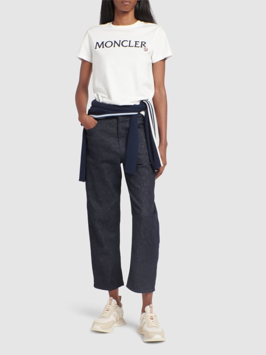 Moncler: Jeans cropped de denim de algodón - Azul Marino - women_1 | Luisa Via Roma