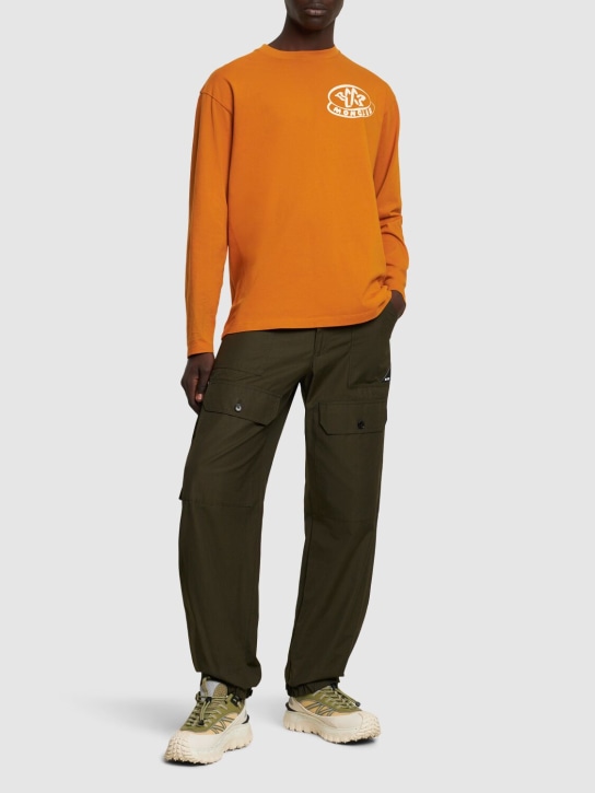 Moncler: T-shirt in cotone con logo - Arancione - men_1 | Luisa Via Roma