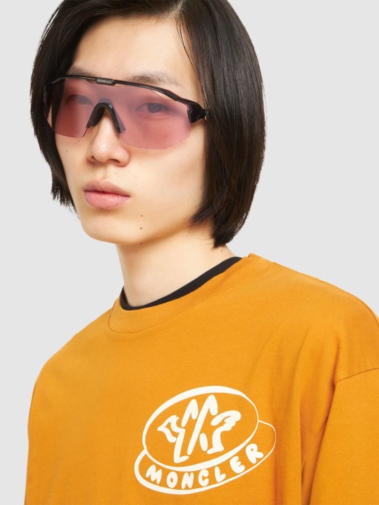 Moncler: Shield acetate mask sunglasses - 핑크 - men_1 | Luisa Via Roma