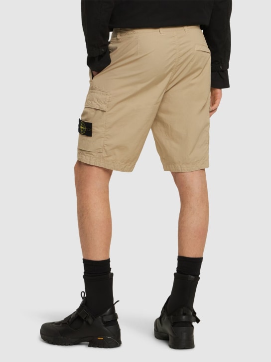 Stone Island: Shorts cargo - men_2 | Luisa Via Roma