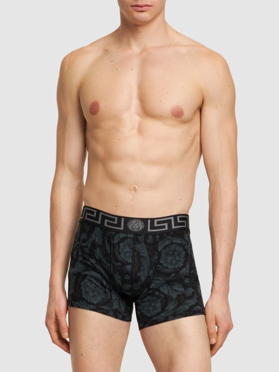 Versace Underwear: Barocco印花弹力平纹针织平角内裤 - 黑色/灰色 - men_1 | Luisa Via Roma