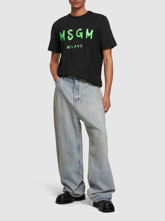 MSGM: T-shirt en jersey de coton à imprimé logo - Noir/Vert - men_1 | Luisa Via Roma