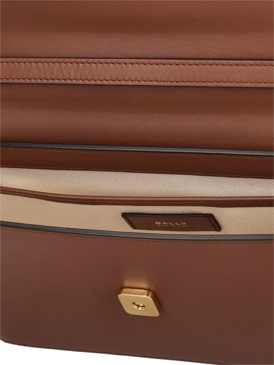 Bally: Emblem Folio大号皮革单肩包 - women_5 | Luisa Via Roma