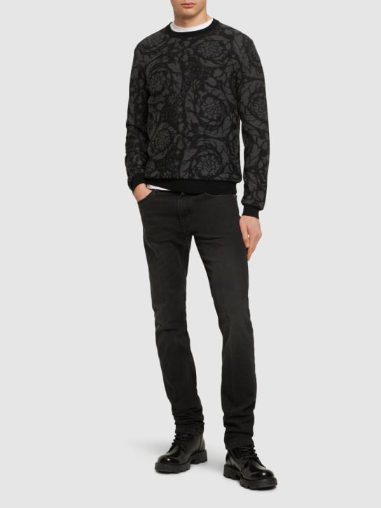 Versace: Suéter de lana y algodón - Negro/Gris - men_1 | Luisa Via Roma